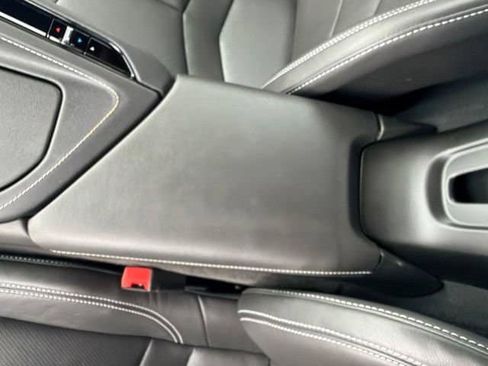 Used 2022 Chevrolet Corvette Stingray Coupe w/ 1LT RWD image 23
