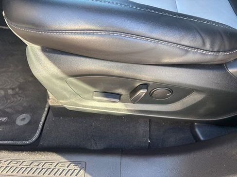 Used 2022 Ford Explorer XLT w/ Equipment Group 202A image 12