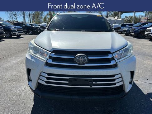Used 2017 Toyota Highlander XLE image 7