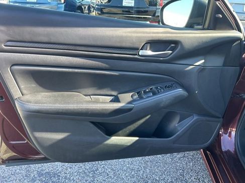 Used 2024 Nissan Altima 2.5 SV image 11