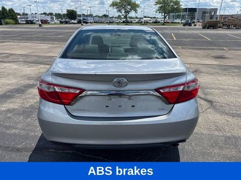 Used 2015 Toyota Camry SE FWD image 5
