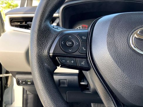 Used 2022 Toyota Corolla LE FWD image 23