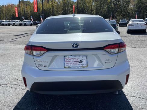 Used 2025 Toyota Corolla LE image 3