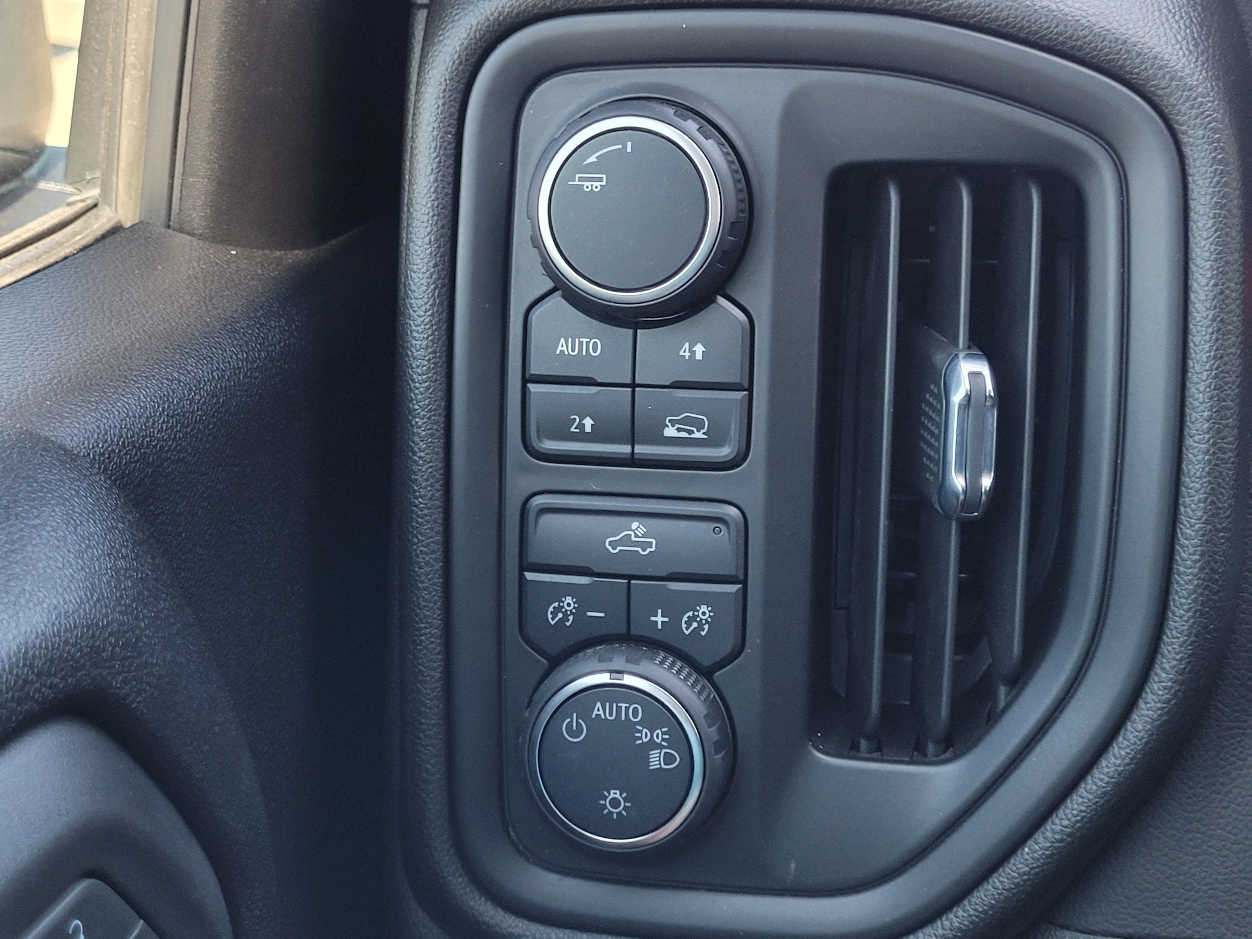 Used 2022 Chevrolet Silverado 1500 Custom AWD/4WD image 19