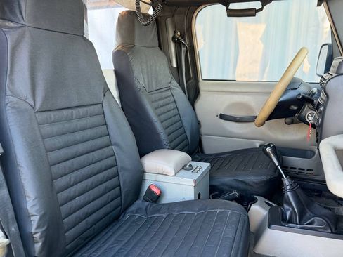 Used 2005 Jeep Wrangler Unlimited AWD/4WD image 13