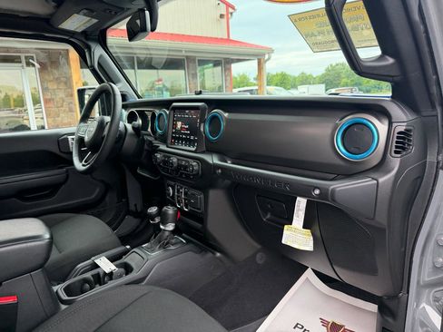 Used 2023 Jeep Wrangler Unlimited w/ Cold Weather Group AWD/4WD image 23
