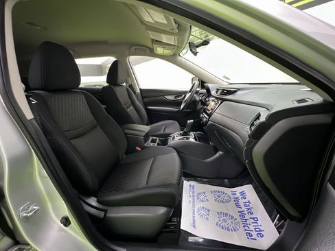 Used 2017 Nissan Rogue SV image 28