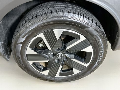 Used 2025 Nissan Kicks SV AWD/4WD image 11