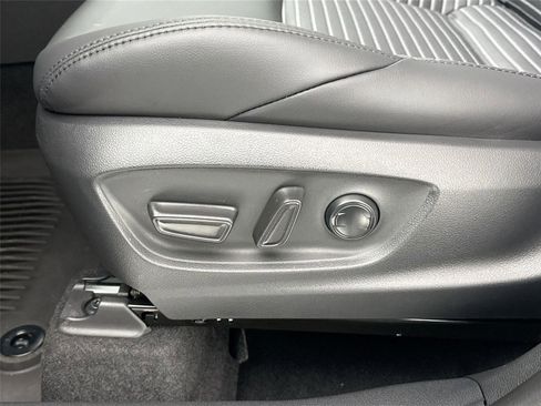 Certified 2025 Toyota Corolla Cross XSE image 30