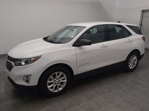 Used 2018 Chevrolet Equinox LS FWD image 2