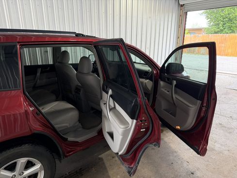 Used 2010 Toyota Highlander SE FWD image 19