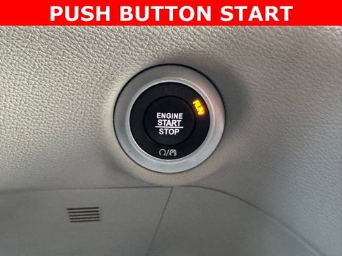 Used 2019 Chrysler Pacifica Touring Plus FWD image 26