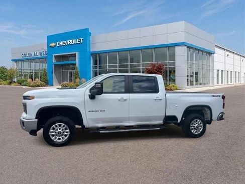 Used 2025 Chevrolet Silverado 2500 LT w/ Convenience Package AWD/4WD image 3