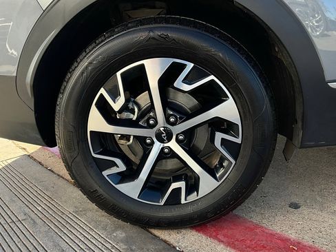 Used 2023 Kia Sportage EX image 9