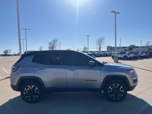 Used 2020 Jeep Compass Trailhawk image 6