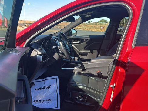 Used 2018 Jaguar F-PACE R-Sport image 11