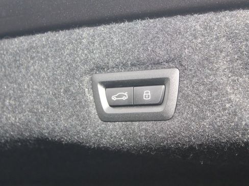 Used 2026 BMW 550e xDrive w/ Executive Package AWD/4WD image 9