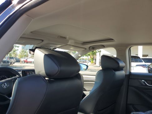 Used 2021 Honda Accord Touring image 15