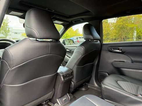 Certified 2026 Toyota Highlander XSE AWD/4WD image 17