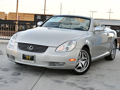 Used 2004 Lexus SC 430 Convertible image 3