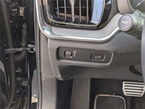 Used 2019 Volvo S60 T5 R-Design image 12