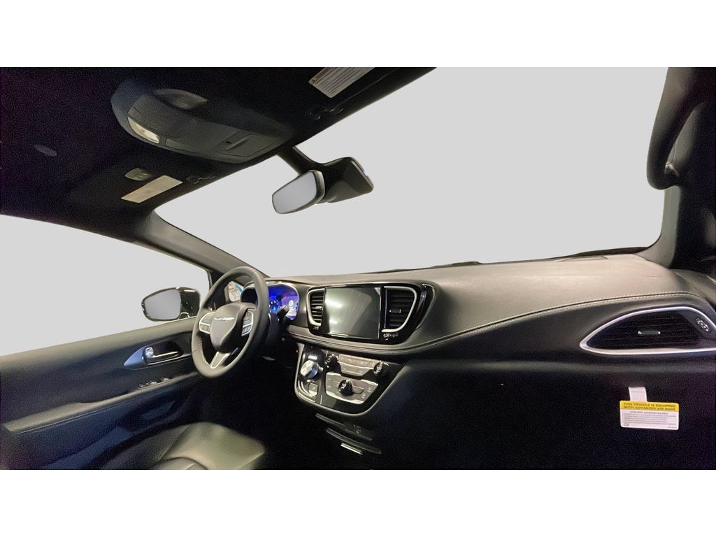Used 2026 Chrysler Pacifica Select FWD image 19