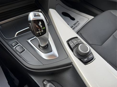 Used 2018 BMW 320i Sedan image 32