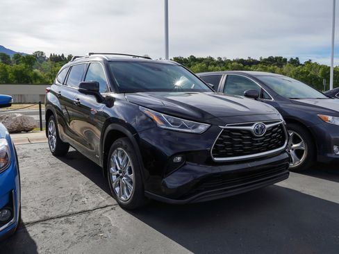 Used 2023 Toyota Highlander Limited AWD/4WD image 2