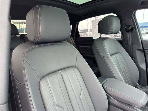 Used 2024 Audi Q8 e-tron Premium Plus w/ Premium Plus Package image 25