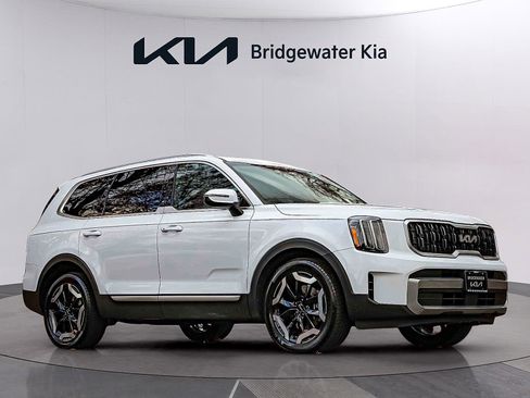 Certified 2023 Kia Telluride EX w/ EX Captain's Chair Package AWD/4WD image 19