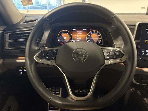 Used 2025 Volkswagen Atlas Peak Edition SE AWD/4WD image 14