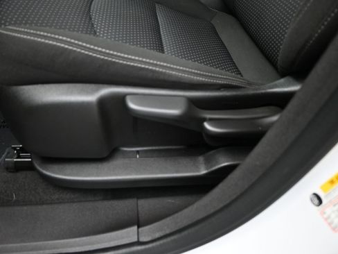 Used 2024 GMC Terrain SLE image 9