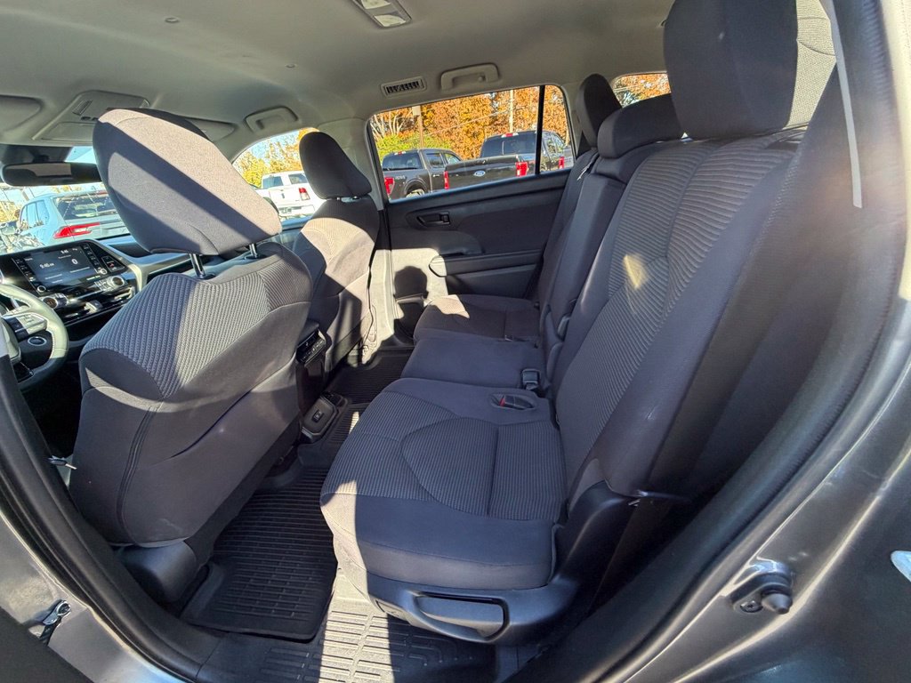 Used 2021 Toyota Highlander LE AWD/4WD image 50