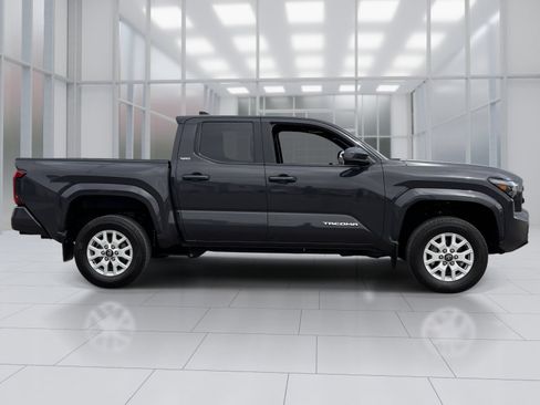 Used 2024 Toyota Tacoma SR5 AWD/4WD image 7