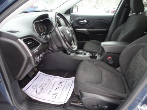 Used 2019 Jeep Cherokee Latitude Lux w/ Comfort & Convenience Group image 13