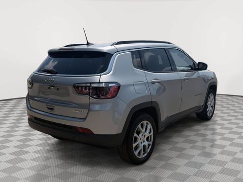 Used 2022 Jeep Compass Latitude AWD/4WD image 9