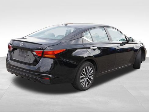 Used 2024 Nissan Altima 2.5 SV FWD image 3