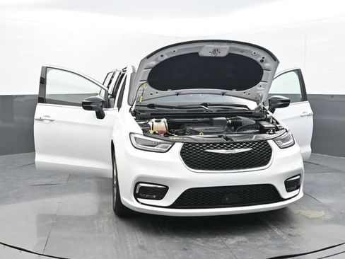 Used 2026 Chrysler Pacifica Limited FWD image 65
