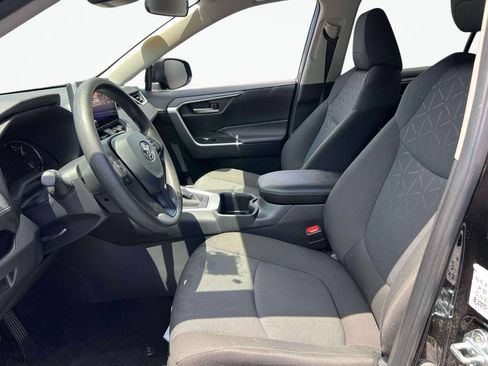 Used 2025 Toyota RAV4 XLE FWD image 16