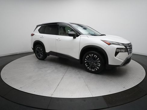 Certified 2025 Nissan Rogue SL w/ Tech Package image 13