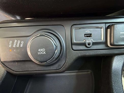 Used 2022 Jeep Renegade Altitude w/ Sun/Sound Group AWD/4WD image 14