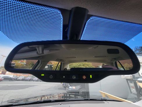 Used 2004 Cadillac De Ville DHS w/ Equipment Group image 20