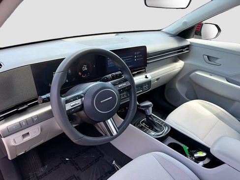 Used 2024 Hyundai Kona SEL FWD image 9