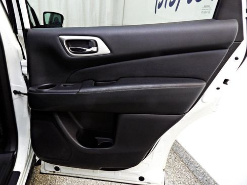 Used 2020 Nissan Pathfinder S AWD/4WD image 12