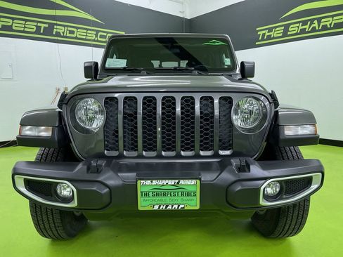 Used 2023 Jeep Gladiator Sport image 3