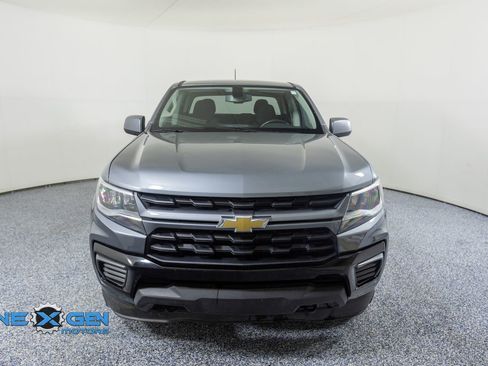 Used 2022 Chevrolet Colorado LT AWD/4WD image 2
