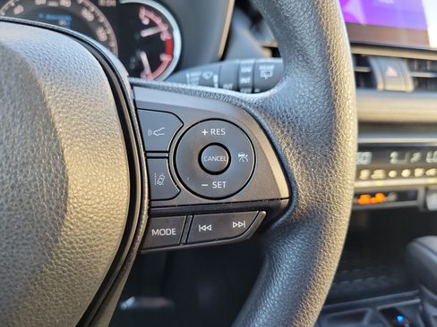 Used 2025 Toyota RAV4 XLE image 16