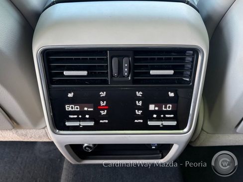 Used 2022 Porsche Cayenne S Platinum AWD/4WD image 28
