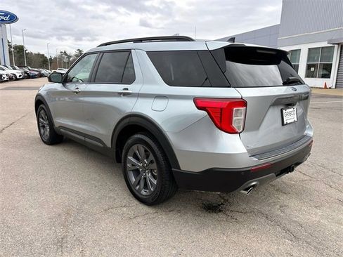 Used 2022 Ford Explorer XLT w/ Equipment Group 202A image 5