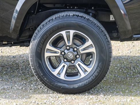 Used 2017 Toyota Tacoma SR5 image 10